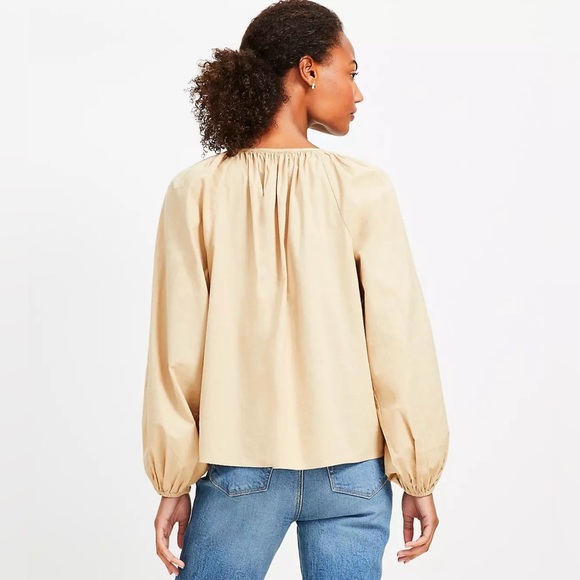 LOFT Blouse Womens XS Beige Split V-Neck Pullover Balloon Long Sleeve NWT - Picture 3 of 7